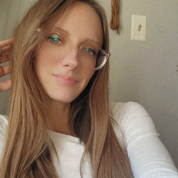 Meet your Posher, Hannah - Picture 1 of 1